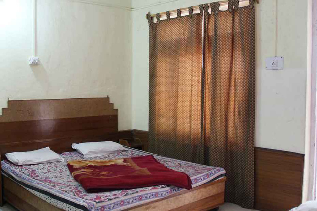 Neelam Raj Hotel