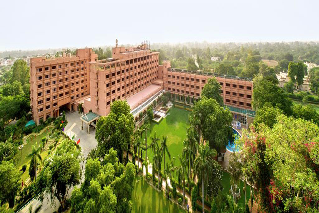 Clarks Shiraz Hotel Agra