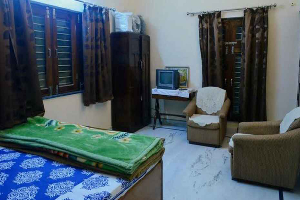 Gharaunda Guest House
