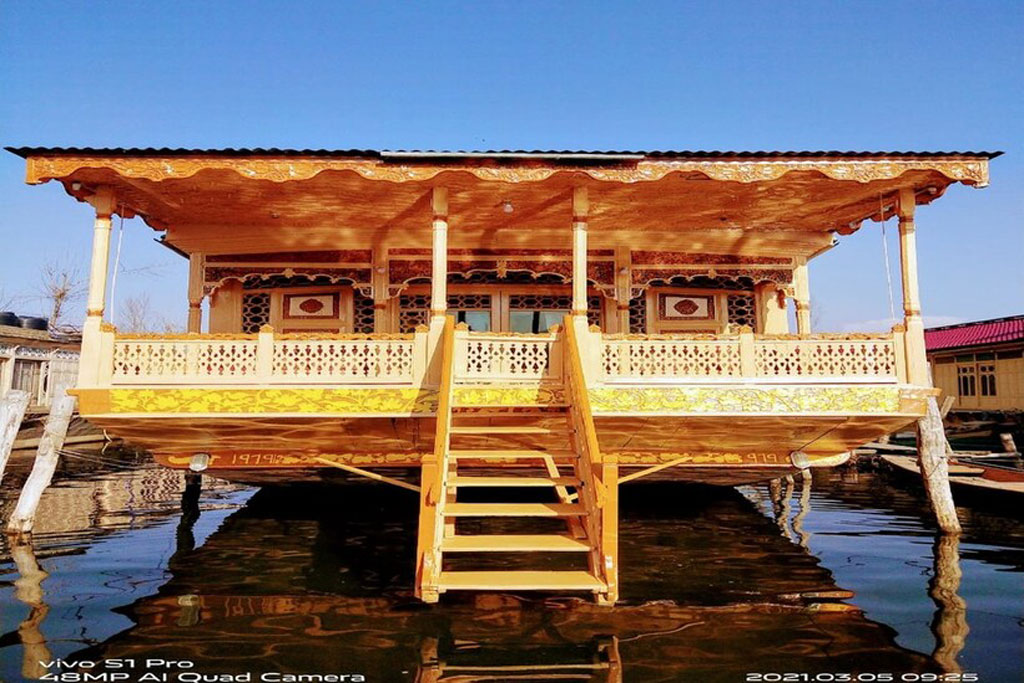 Golden Ship Houseboat Srinagar