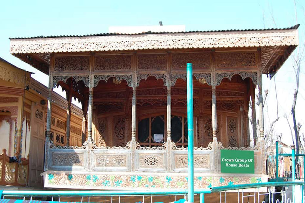 Lake Crown Houseboat Srinagar