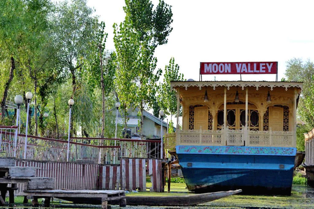 Moon Valley Houseboat Srinagar