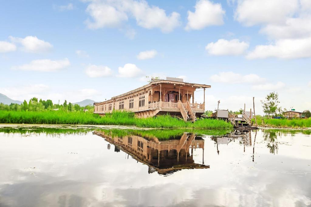 Nairobi Houseboat Srinagar