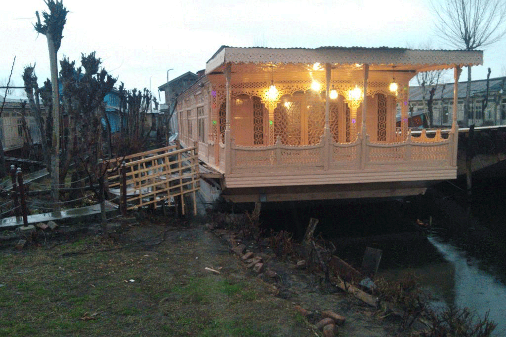 Newzealand Houseboat Srinagar