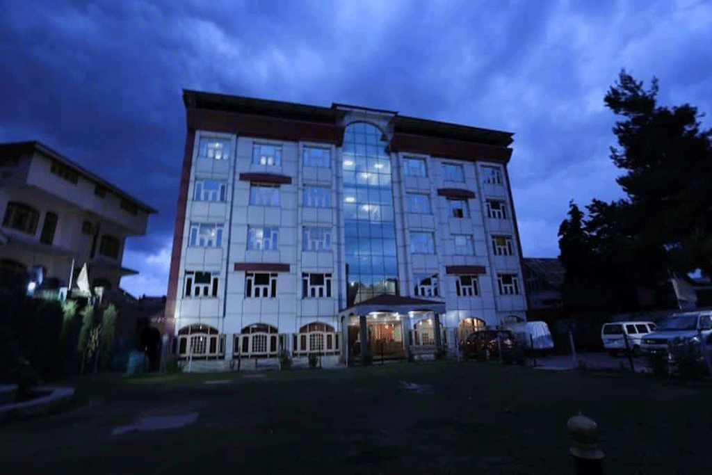 Snow Palace Hotel Srinagar