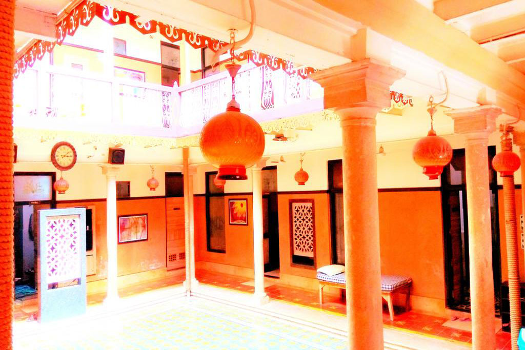 Girriraj Bhawan Bengali Ashram Hotel Vrindavan