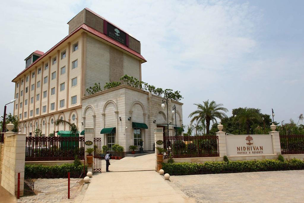 Nidhivan Sarovar Portico Hotel Vrindavan