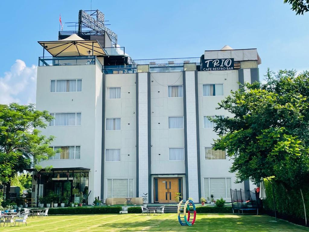 Three Seasons Hotel Vrindavan